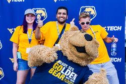 Orientation leaders pose with Monty during NSO 2017.