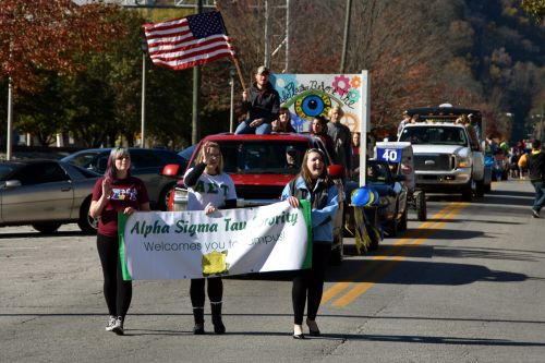 WVU Tech students march in the Homecoming 2016 parade.